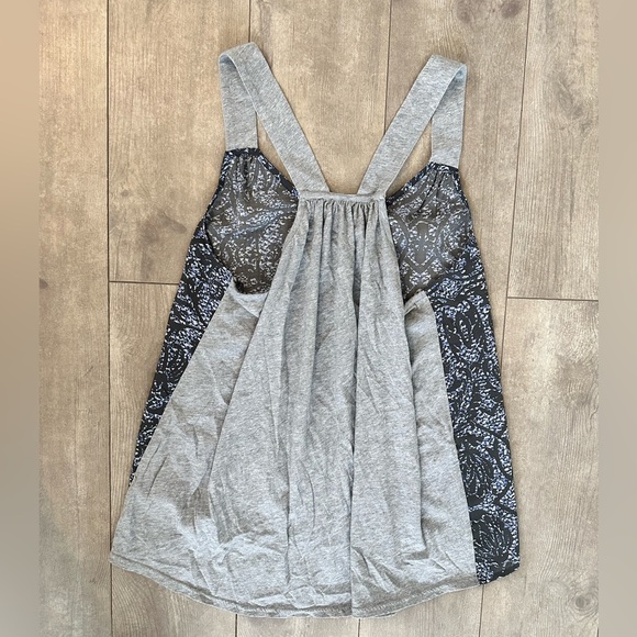 Converse women’s medium flowy tank blouse - Picture 3 of 14